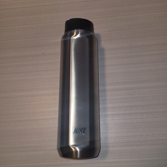 Nike RechargeStainless Steel Straw Bottle (24 oz) - Picture 3 of 9